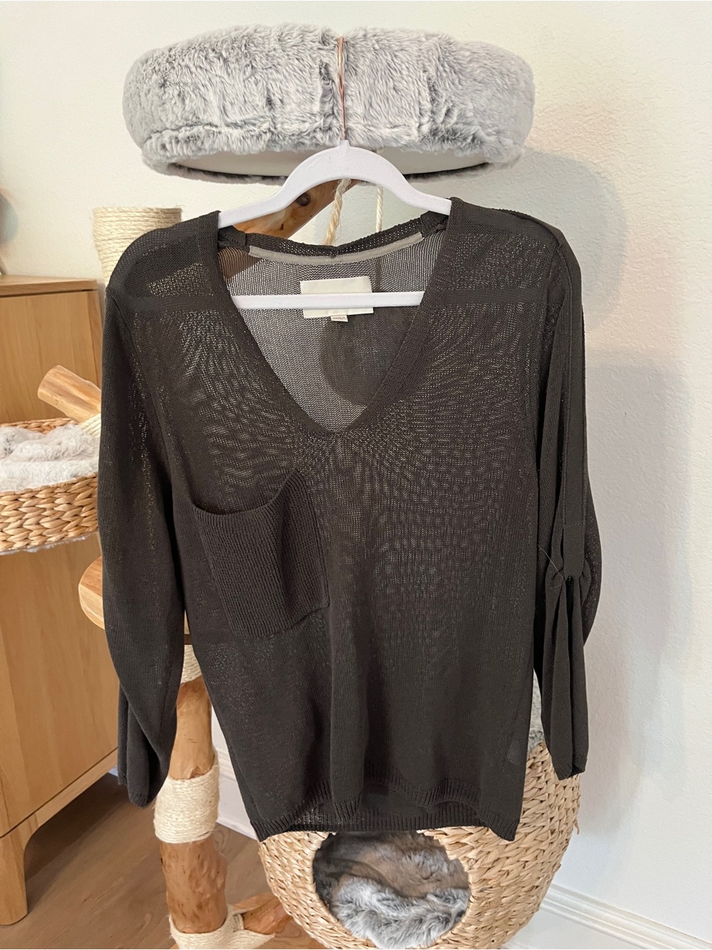 Brochu Walker V-Neck mesh/lightweight sweater, size XS